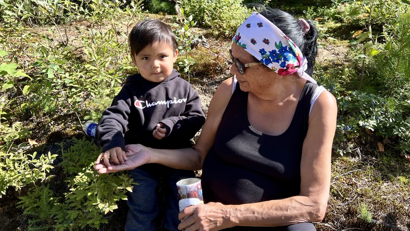 Rencontres autochtones enfant et grand-mère