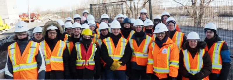 Des étudiants visitent le site de construction du nouveau pont Champlain2 