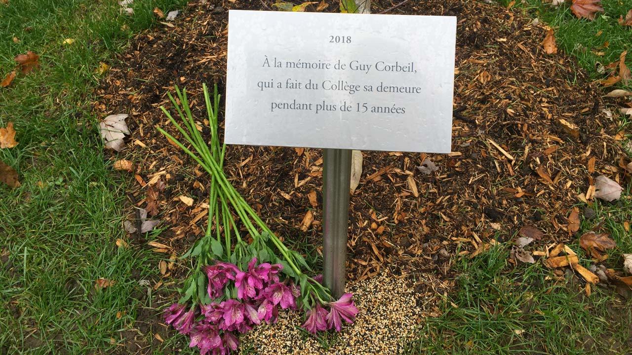 Plaque commémorative à la mémoire de Guy Corbeil