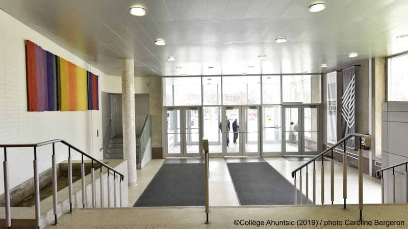 Oeuvre de Mariette Rousseau-Vermette entrée pavillon A