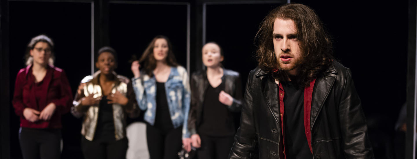 Troupe de théâtre sur scène printemps 2019