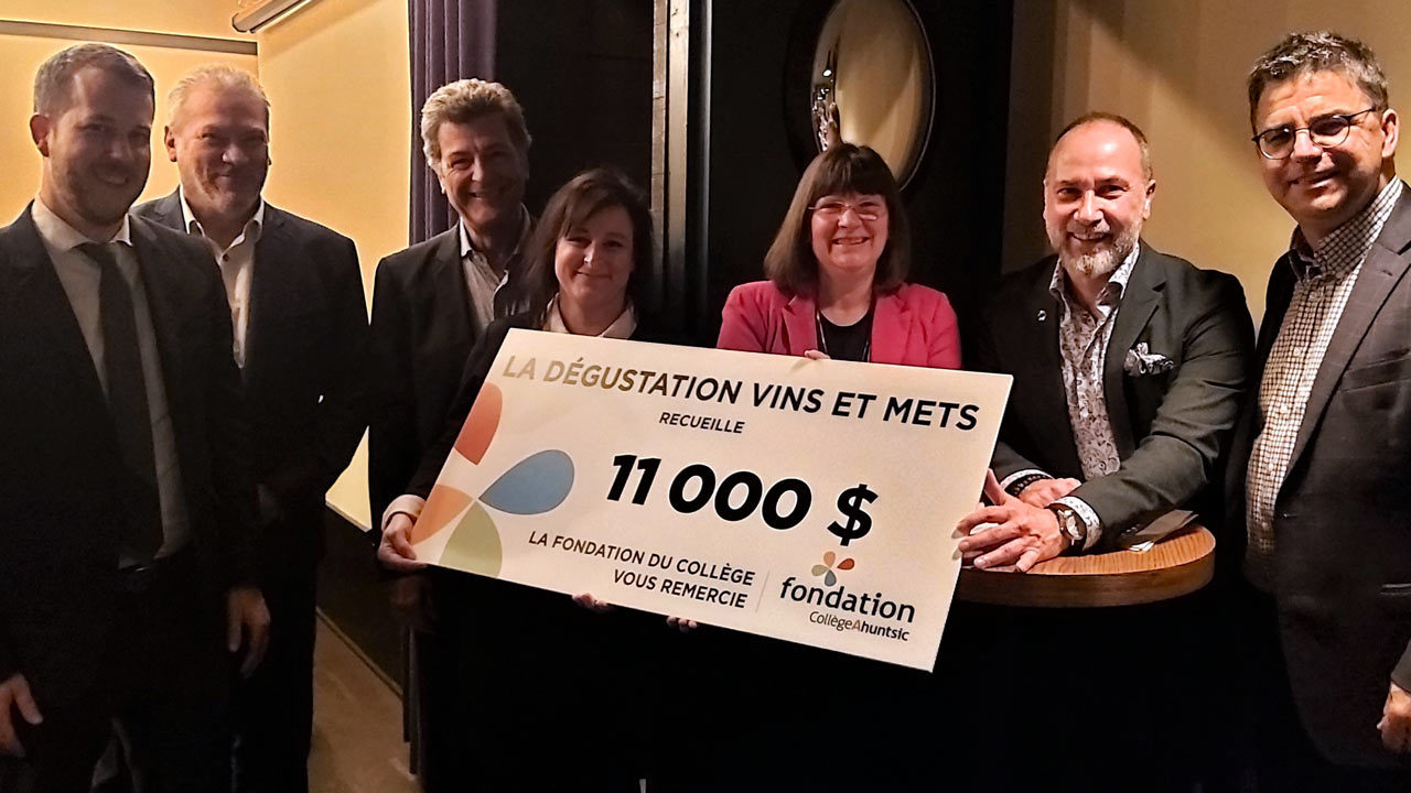 Chèque de 11 000$ remis à la fondation lors de la Dégustation vons et mets 2019