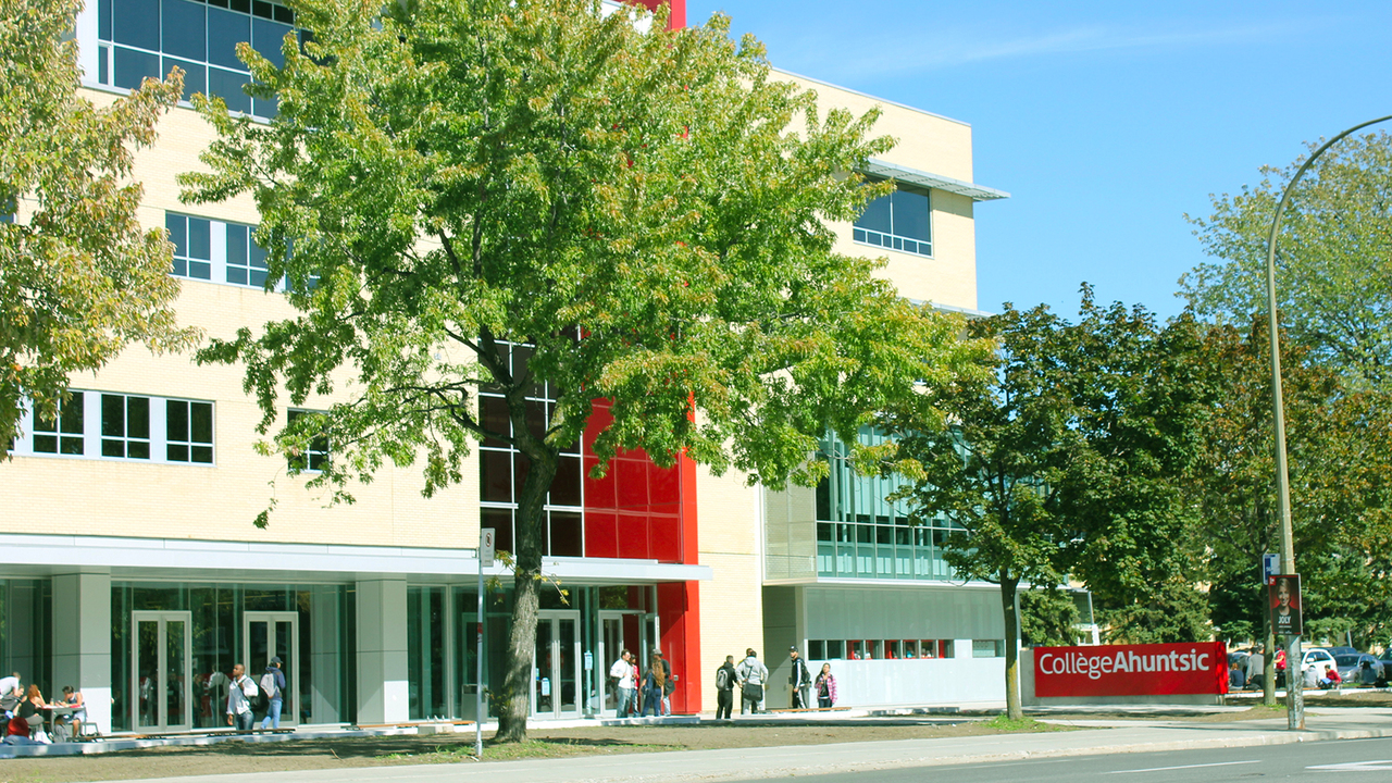 Collège vu de l'extérieur